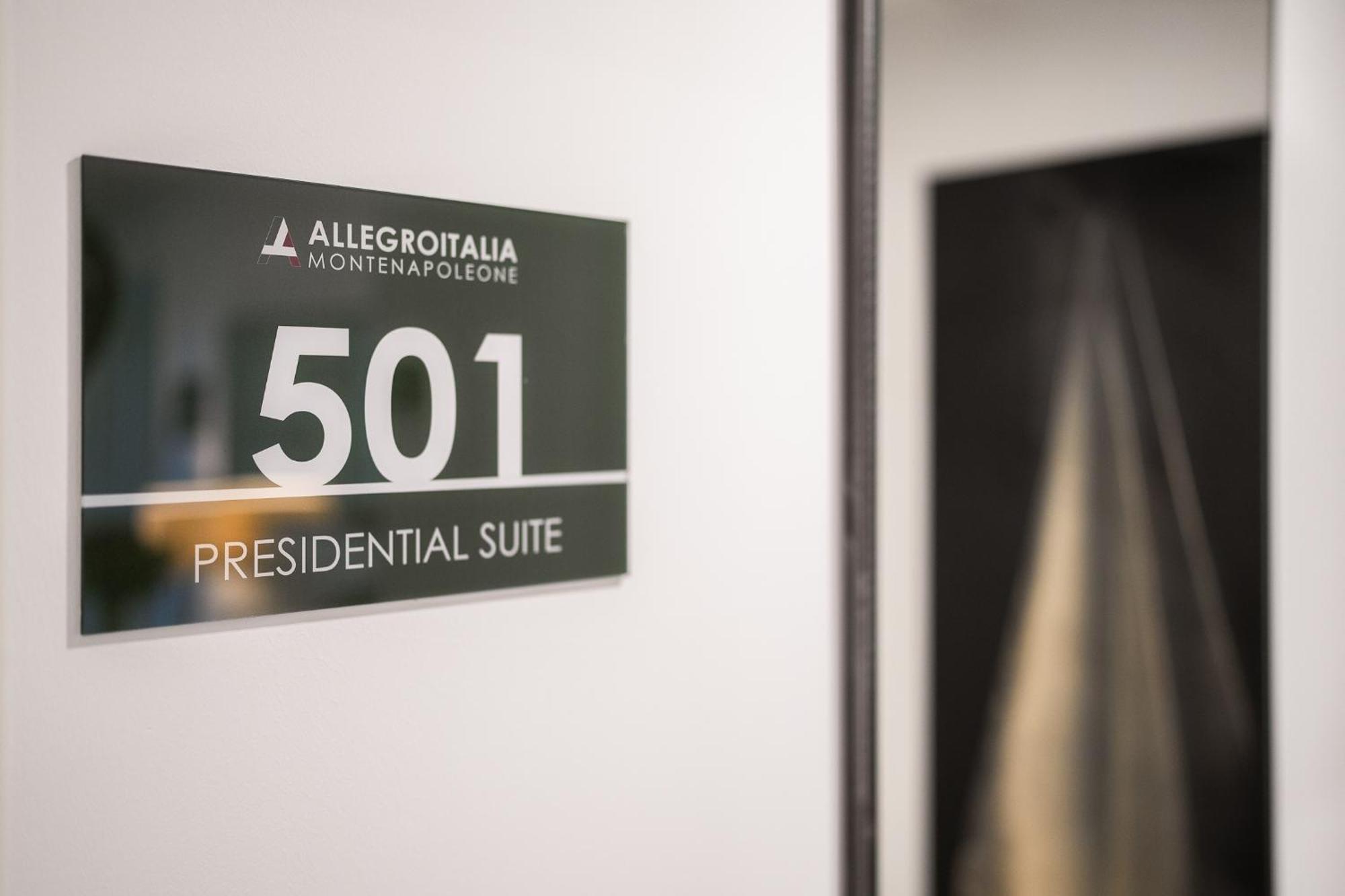 Allegroitalia Penthouse Montenapoleone Милано Екстериор снимка