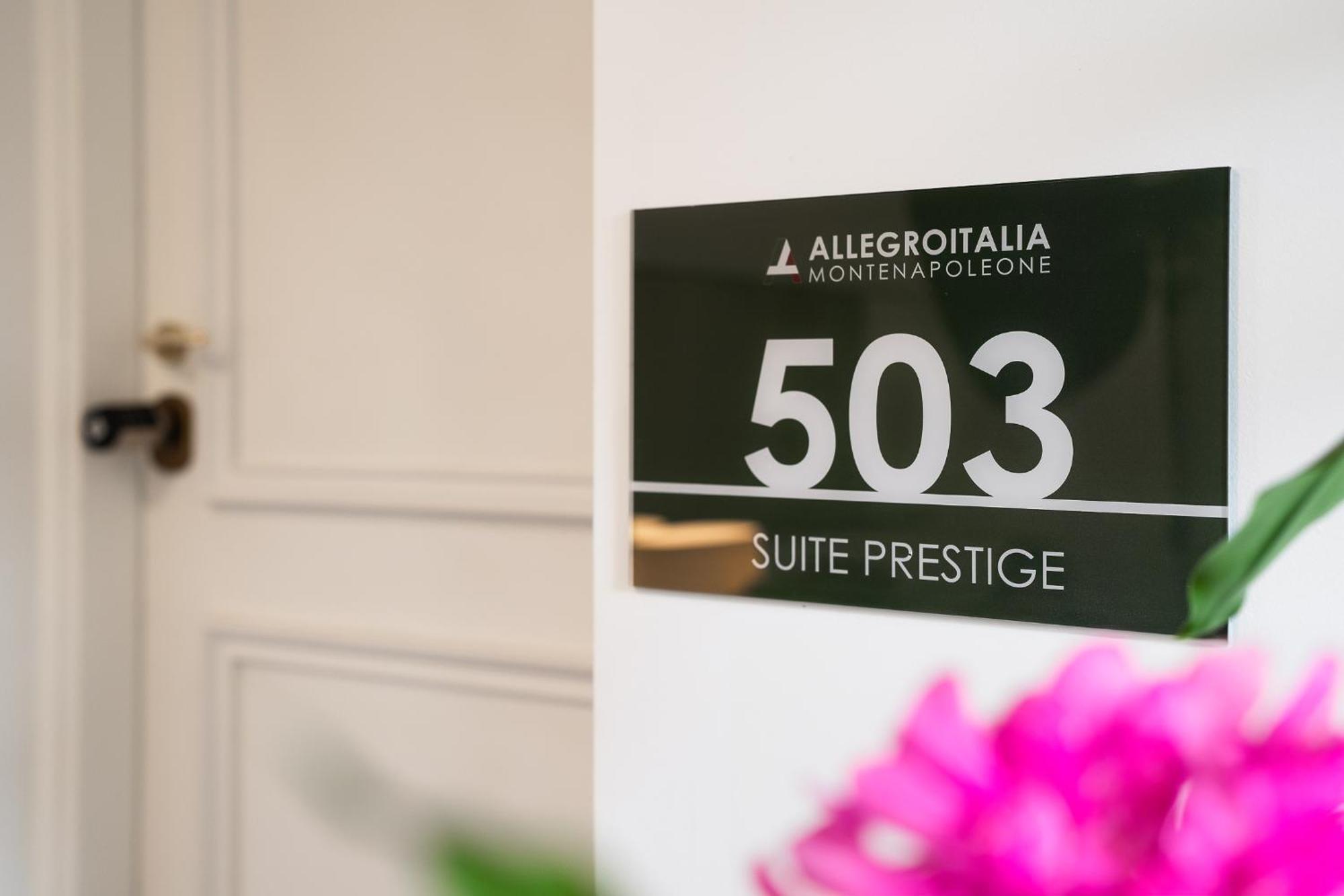 Allegroitalia Penthouse Montenapoleone Милано Екстериор снимка