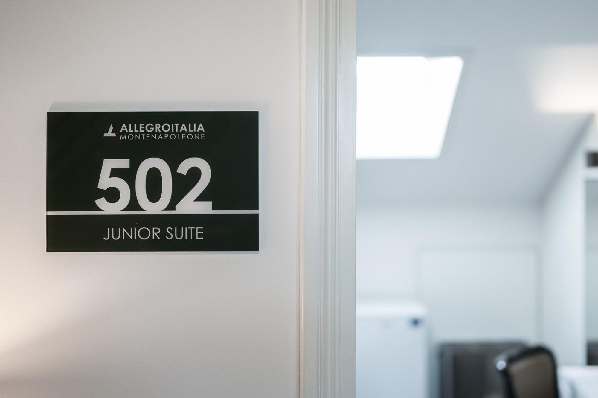 Allegroitalia Penthouse Montenapoleone Милано Екстериор снимка