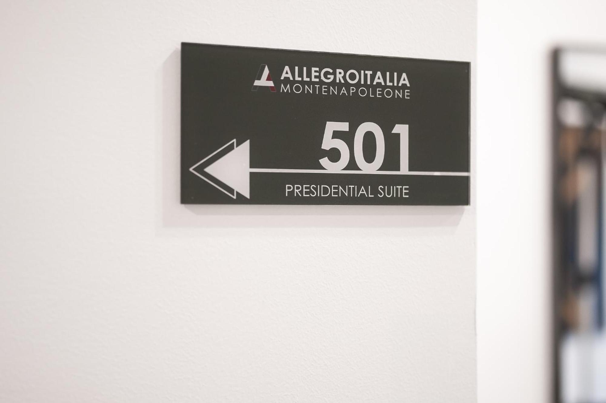 Allegroitalia Penthouse Montenapoleone Милано Екстериор снимка