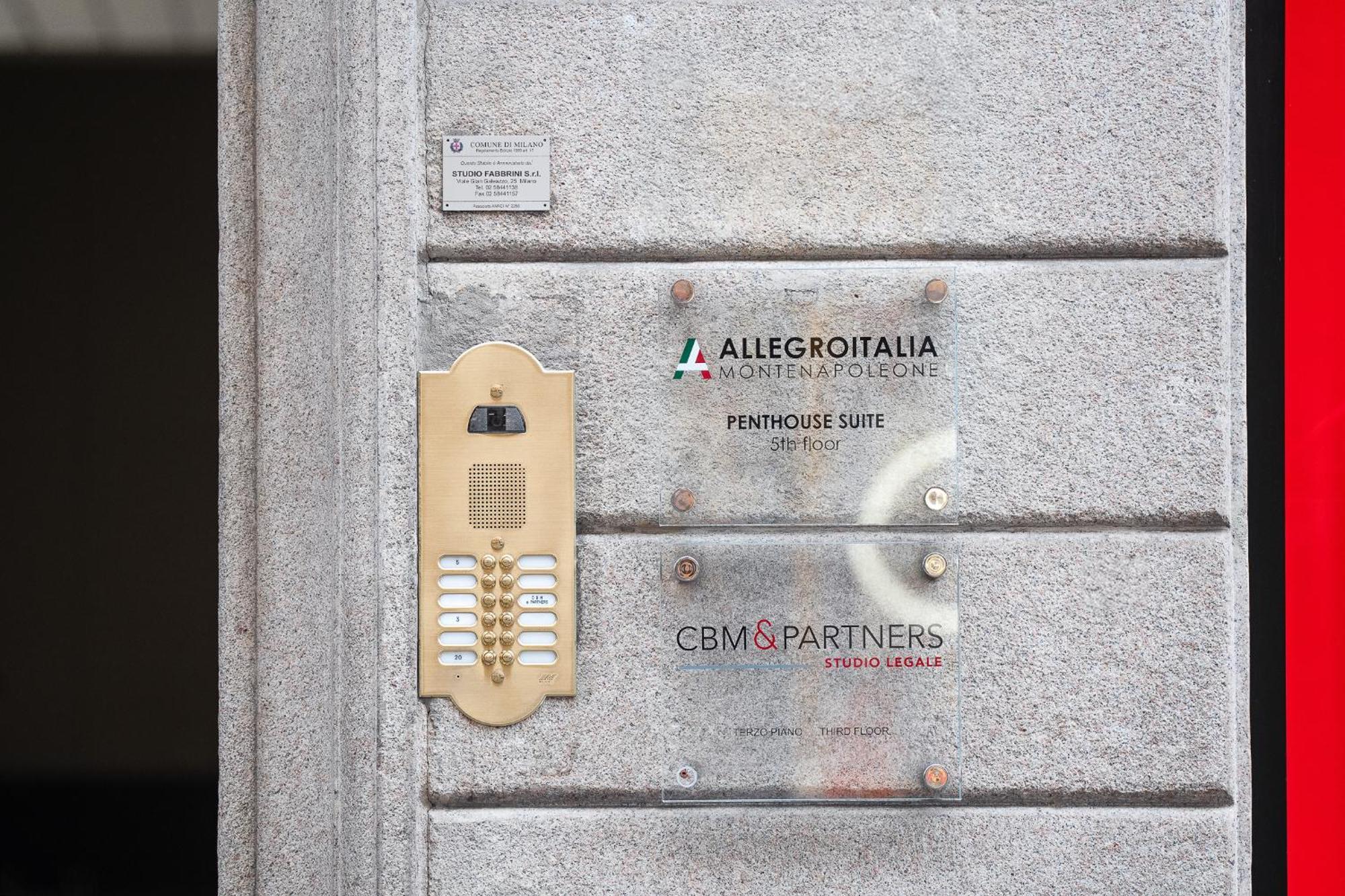 Allegroitalia Penthouse Montenapoleone Милано Екстериор снимка