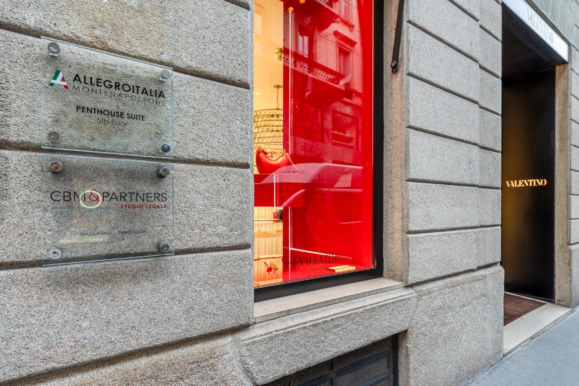 Allegroitalia Penthouse Montenapoleone Милано Екстериор снимка